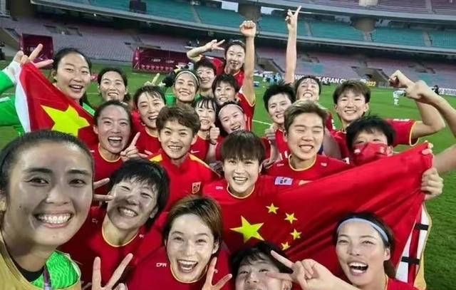 亚洲女足赛场火爆开赛，中国代表意气风发